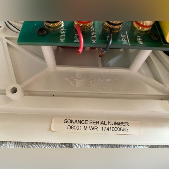 Sonance 8" 3-Way Weather
Resistant In-Wall Speakers D8001
2 Pair W/Flex Bars/4ps - Picture 5 of 8